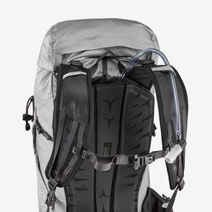 Mochila trilha trekking 900 25 litros cinza claro Quechua Cinza