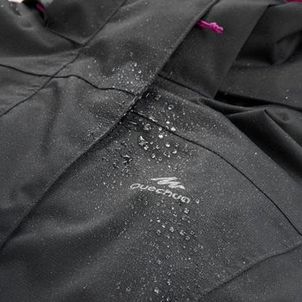 Jaqueta Feminina de Trilha Impermeável MH100 Quechua-preta