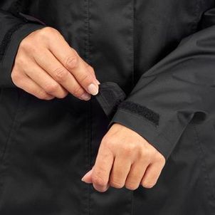Jaqueta Feminina de Trilha Impermeável MH100 Quechua-preta
